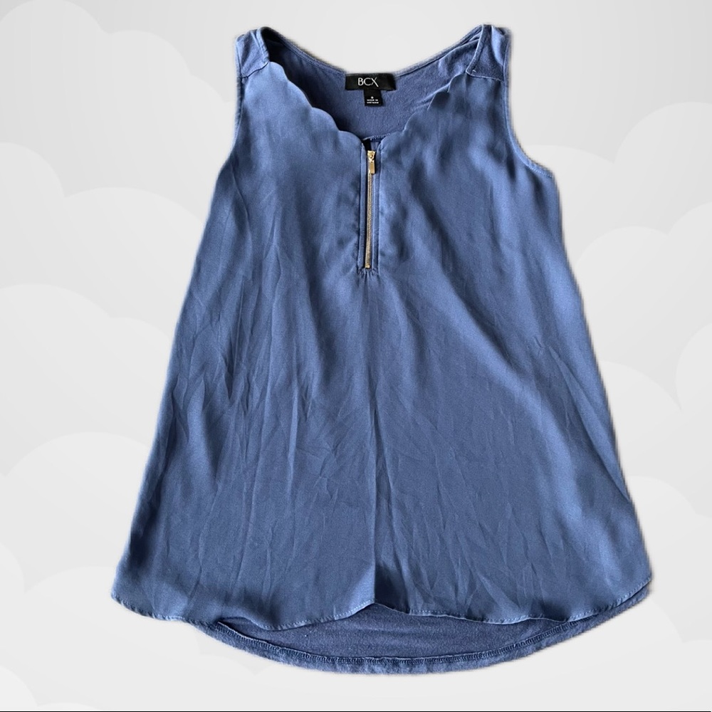 * Scalloped Neckline Zippered Blouse Tank *